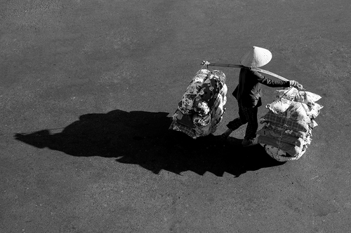 Nhiếp ảnh gia Nguyễn An Di - Street life Pillow for sale